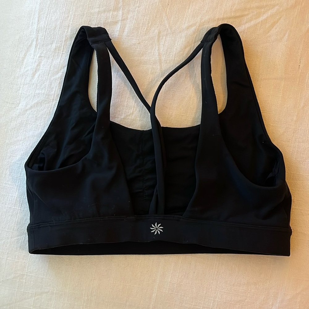 Athleta bra- size xs. Perfect condition it just doesn’t fit me anymore!